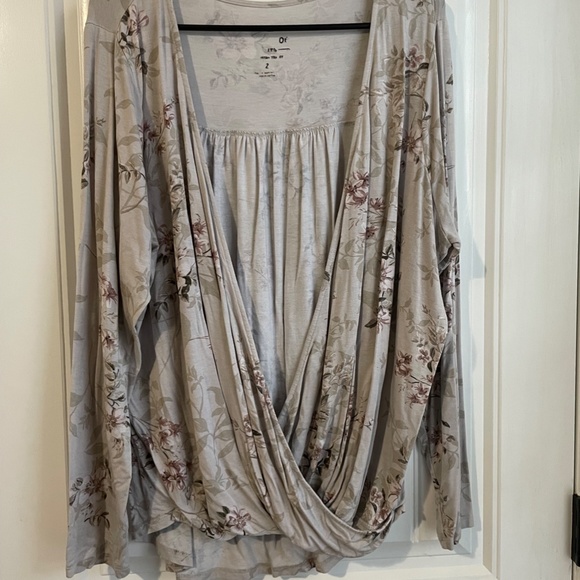 Ivory Surplice Top - Picture 3 of 3